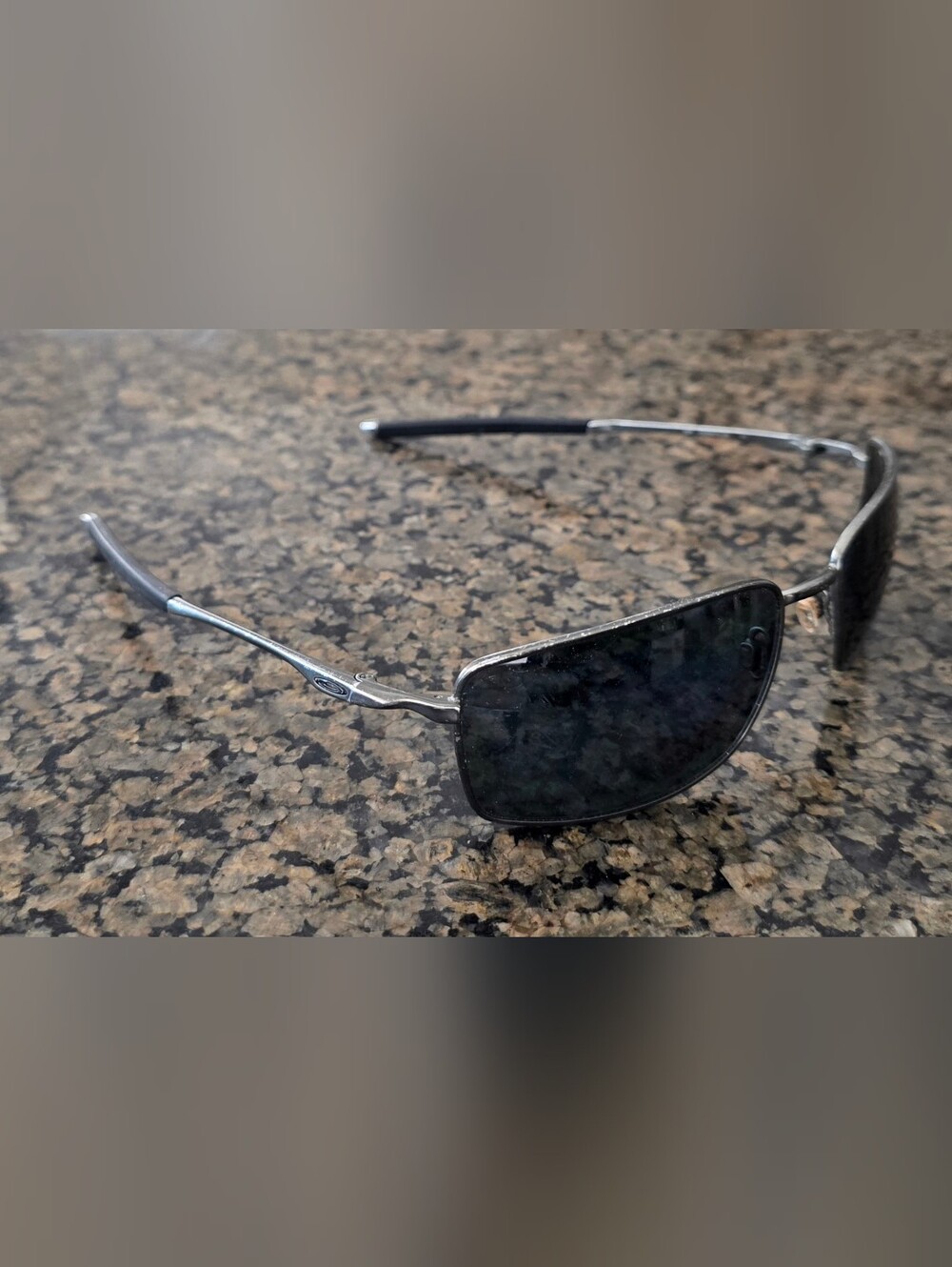 Oakley Sunglasses W Square Wire OO4075-04 Carbon color Frame W/ Grey POLARIZED